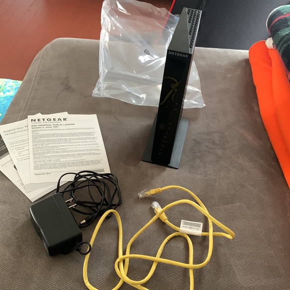 Netgear AC1750 gently used router - Picture 2 of 4